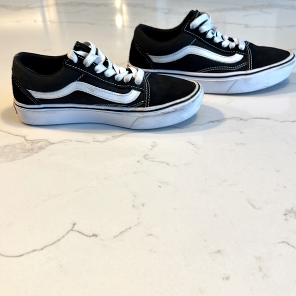 Gently used black and white classic lace up Vans size 5.5 in US women - Picture 4 of 5
